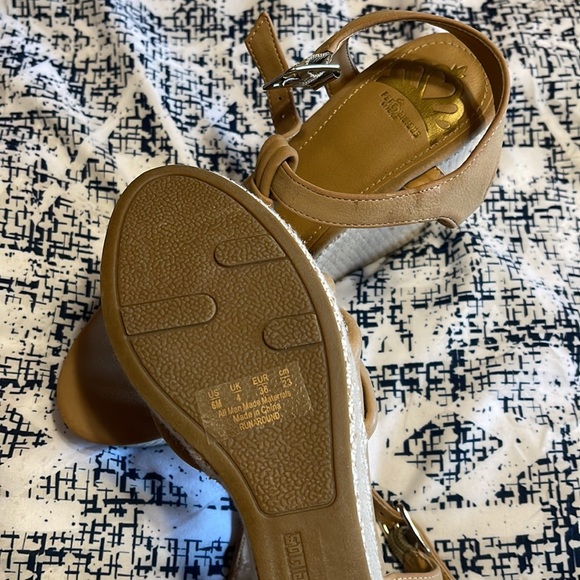 Fergie Runaround Pastel Brown Wedges /Size 6M - Picture 2 of 4